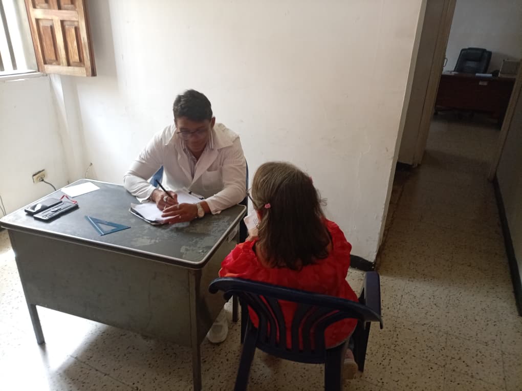 cubacooperaven's tweet photo. 🩺❤️ ¡Llevando salud y bienestar al Municipio Sucre del Edo. Mérida!

Realizamos con éxito una Jornada de Salud Integral en la Pqia. Los Estanques. Brindamos consulta médica, control de signos vitales y entrega gratuita de medicamentos. 🇨🇺🤝🇻🇪

#CubaCoopera #CubaPorLaVida https://t.co/kUBRPuH6T0