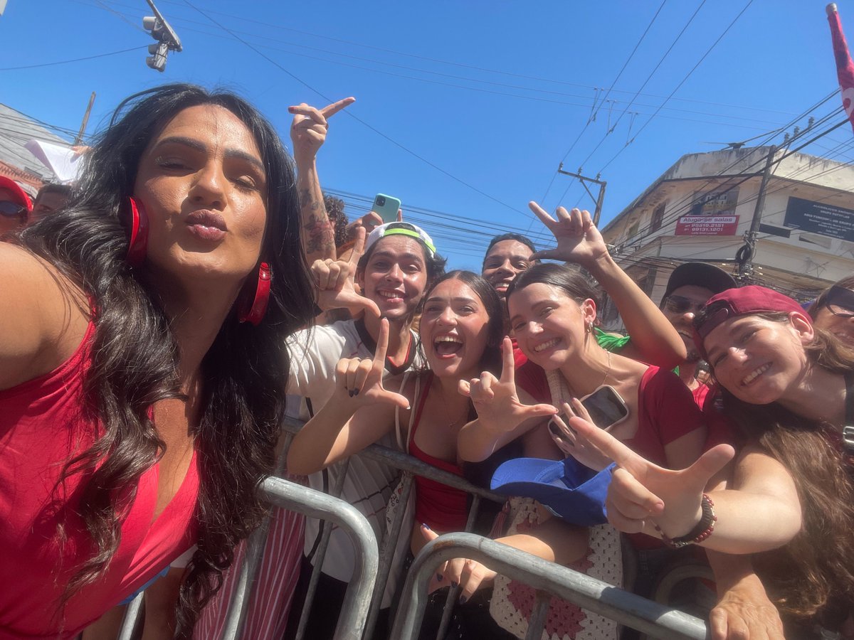 Slagabe's tweet photo. sensação de missão cumprida e um orgulho imenso de fazer parte disso. nunca foi tão fácil escolher um lado https://t.co/vHtDN2c9Rl