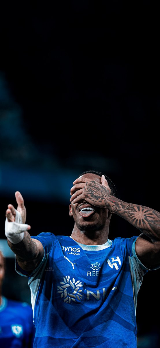 7nawafvr's tweet photo. ⁴ᵏ هذا الهلال ومَنْ يطولُ مكانَهُ
أرأيتَ بدرًا في السماء يُطالُ ؟ 💙✨

• #الهلال | #خلفيات_هلالية   
• #AlHilal | #Wallpapers https://t.co/RczjDhE3g0