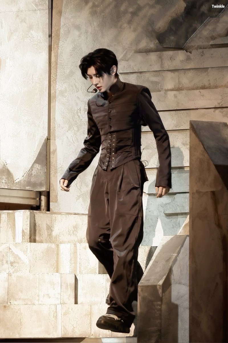 ywonikeu's tweet photo. bring back sunghoon in a corset https://t.co/46Oz2KtxyV