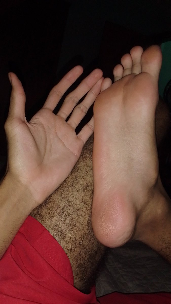 cacau_feet45's tweet photo. Quase do mesmo tamanho hehe https://t.co/OVtzZuCtNt