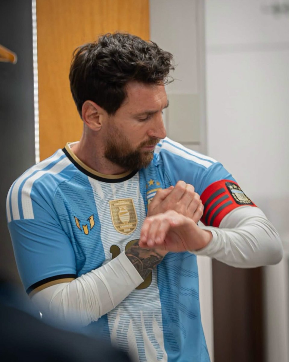 Messi_TheGOAT's tweet photo. LEGEND 🐐✨

#Messi𓃵 
#Messi 
#LeoMessi 
#LionelMessi 
#GOAT 

#Faith 
#Humility 
#Consistency 
#Resilience 
#Longevity 
#SUCCESS 

#Argentina 
#AFA 
#ARG 
#VamosArgentina 
#CopaAmerica 
#WorldCup 
#FIFAWorldCup 
#FIFAWorldCup2022 
#FIFAWorldCup2026 https://t.co/9WWK6tpq8s