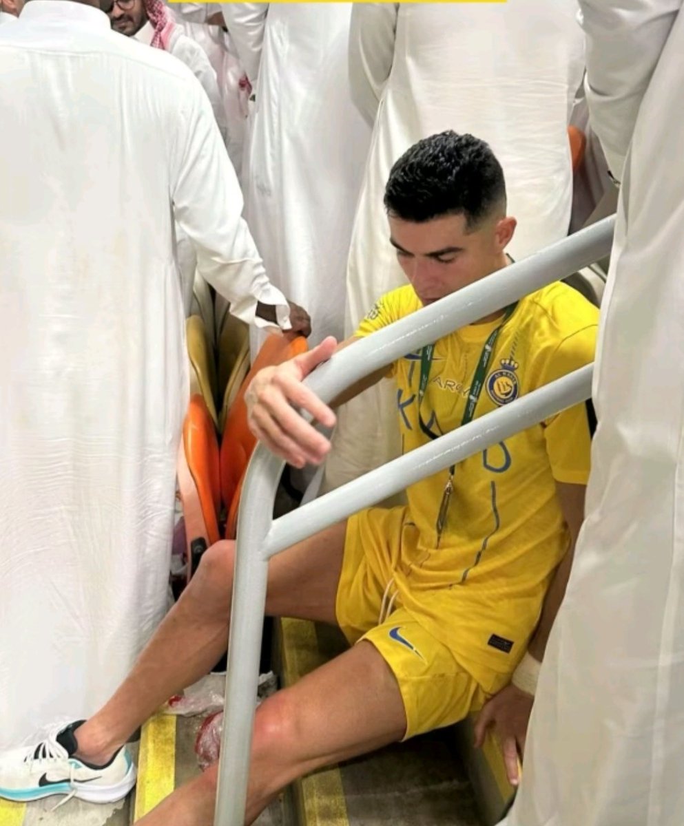 ksa_bader80098's tweet photo. @Fahad_Algathami @AlNassrFC رباهم الهلال سنين وسنين ومن اجل السنين العجاف 

ولا احد يسرق نعالي من عند المسجد https://t.co/DOwzWUrqi6
