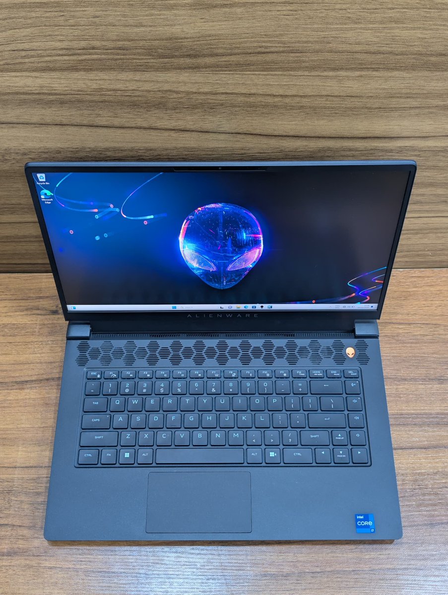 habeeb40592's tweet photo. *ALIENWARE M15 R7*
15.6" 240Hz QHD Display 
Intel i7-12700H
32GB RAM | 2TB SSD
*16GB, NVIDIA RTX 3080Ti Graphics*
AlienFX RGB Keyboard 
Laptop + Charger ONLY 
N2.150m https://t.co/YMQ03RhCcK