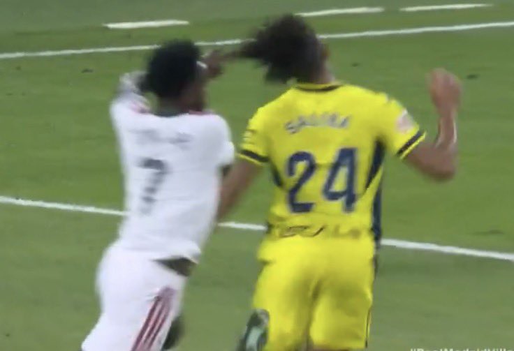 atletiuniverse's tweet photo. "The refereeing in La Liga is atrocious." https://t.co/2CcttN4oxO