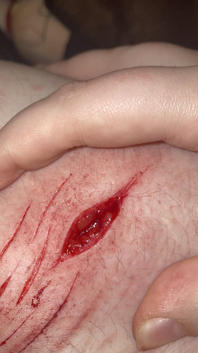 vivimuttz's tweet photo. sfx makeup, i need y’all’s professional opinions. is the sfx makeup i just did bby beans or beans? 👀 ALL SFX FAKE AI MAKEUP https://t.co/sr53gUdsBw