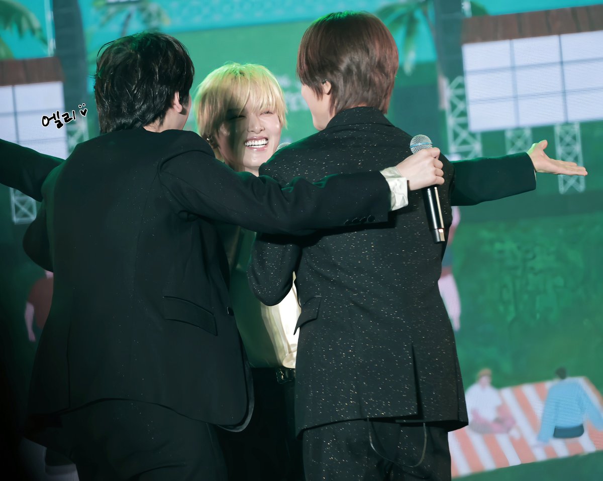 EliEli0707's tweet photo. 261010 | KAOHSIUNG PARK MUSIC FESTIVAL π
π¦π§βοΈ
#SUPERJUNIOR_KRY #SUPERJUNIORKRY
#YESUNG #μμ± #RYEOWOOK #λ €μ± #KYUHYUN #κ·ν https://t.co/3nbuWBWX60