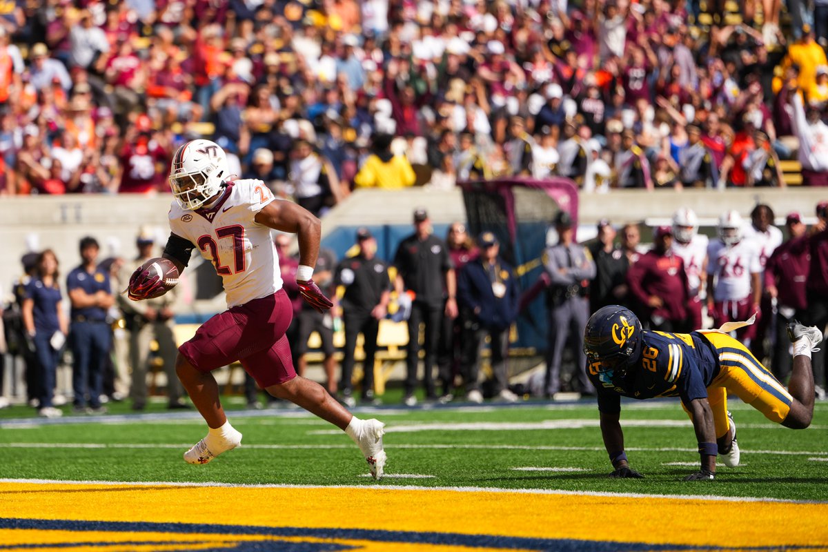 HokiesFB's tweet photo. #LetsGoHokies | 📺 @accnetwork https://t.co/S5Q45Vu1af