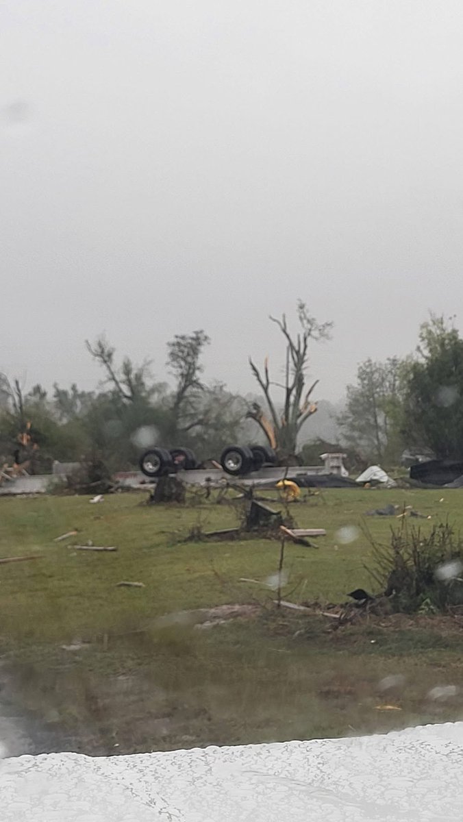 StormCaptures's tweet photo. Significant tornado damage from a tornado that impacted parts near Waynesboro, GA. 

Credit: https://t.co/dswzAVlsW1 https://t.co/D24kb7L3vC
