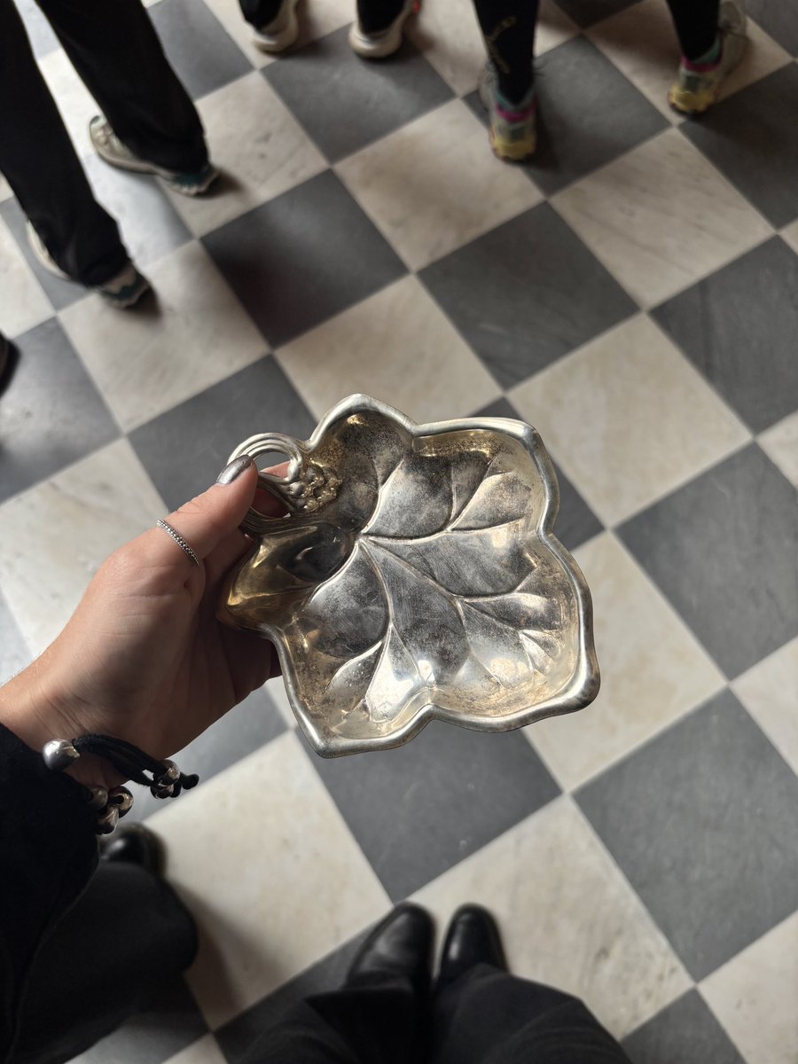fangdyke's tweet photo. i got the trinket dish for 3€... my mum is very sure its silver and just needs a good clean hehe https://t.co/MhuJrffEbV