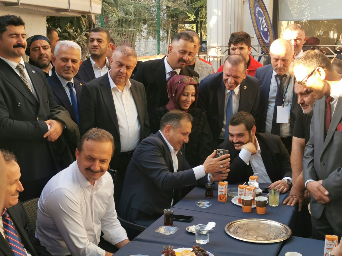 APUskudarilce's tweet photo. 🔑🇹🇷 Üsküdar İlçe Teşkilatı olarak, İlçe Başkanımız Akay Kamiloğlu’nun öncülüğünde, Genel Başkanımız Sayın Yavuz Ağıralioğlu’nun da katılımıyla Pendik İlçe Başkanlığı açılış töreninde yerimizi aldık.

Pendik teşkilatımıza hayırlı olsun!

Birlikte daha iyisi mümkün. 🇹🇷

@akaykamiloglu

#AnahtarParti #YavuzAğıralioğlu #Pendik #Üsküdar #İstanbul