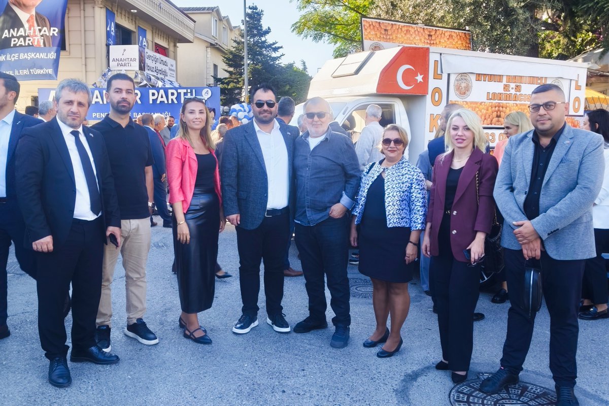 APUskudarilce's tweet photo. 🔑🇹🇷 Üsküdar İlçe Teşkilatı olarak, İlçe Başkanımız Akay Kamiloğlu’nun öncülüğünde, Genel Başkanımız Sayın Yavuz Ağıralioğlu’nun da katılımıyla Pendik İlçe Başkanlığı açılış töreninde yerimizi aldık.

Pendik teşkilatımıza hayırlı olsun!

Birlikte daha iyisi mümkün. 🇹🇷

@akaykamiloglu

#AnahtarParti #YavuzAğıralioğlu #Pendik #Üsküdar #İstanbul