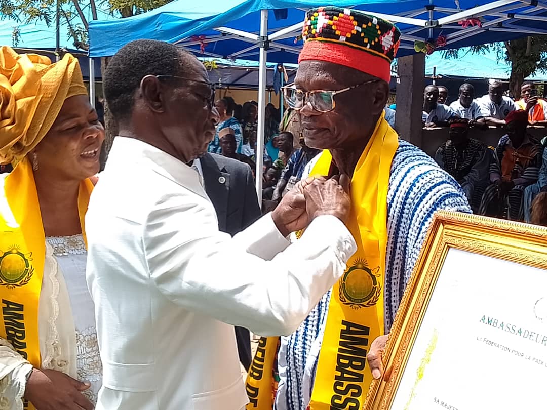 Afreepress's tweet photo. Togo : six chefs traditionnels des Savanes élevés au rang d’ambassadeurs de la paix 

https://t.co/ySAW5uXrgu 

#Togo @228togolais @BaraNorbert @ActuTogo @228togoviwo @228Viwo @Gouvernorat_RS @BanmLab_Dapaong  @republicoftogo @TogoOfficiel @CommunicationTg @FEGnassingbe https://t.co/mhgBv9vWbo