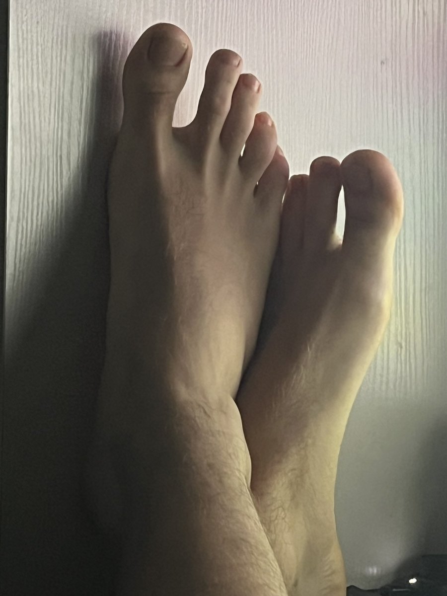 Fadofeet_'s tweet photo. Czas na wieczorne dojenie pizdy😈🐶
Zapraszam w DM czas zadowolić swojego pana 🤑😈🥵
#cuckold #findompl #feetworship #feet #cashmaster #paypig #cwel #blik #soxy #bankomat #master https://t.co/7SNsiUfCjq