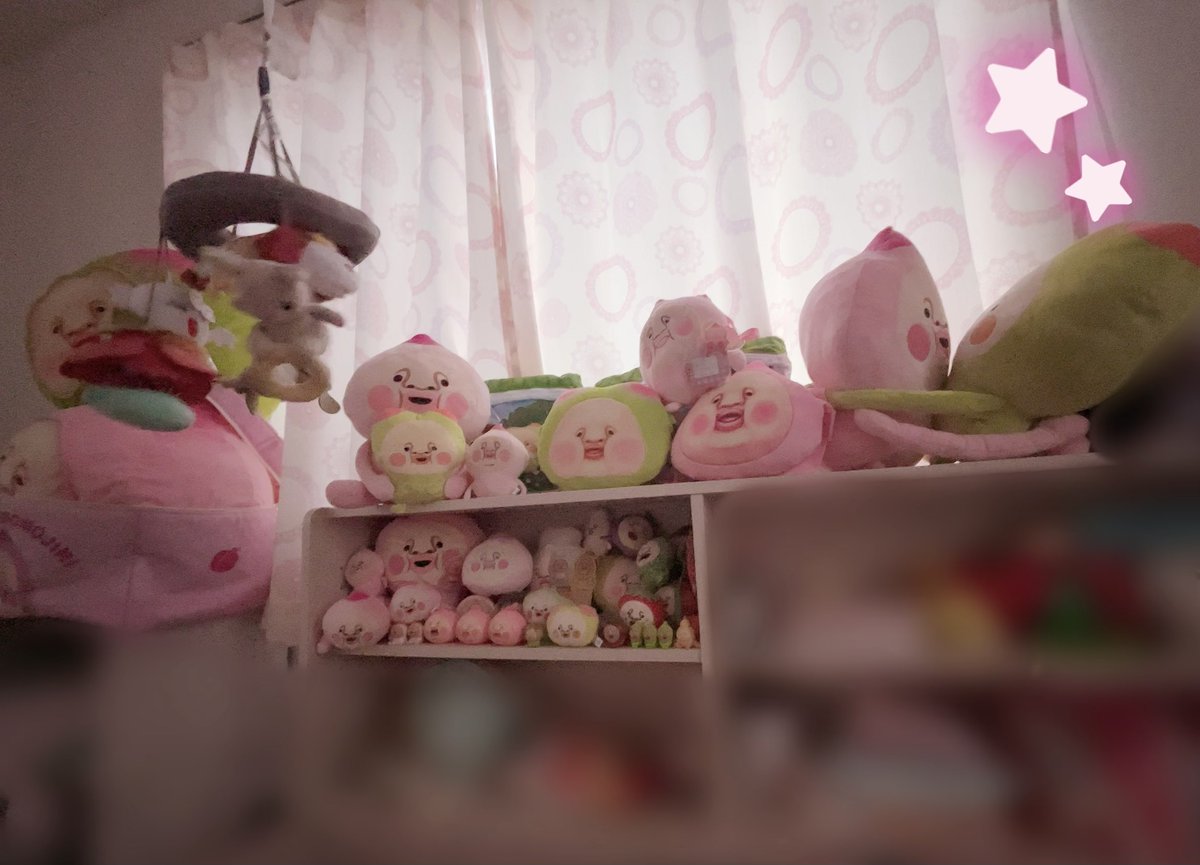 42731347ra's tweet photo. 好きなものに囲まれて眠るためだけのお部屋 https://t.co/Deg7Tiq4Co