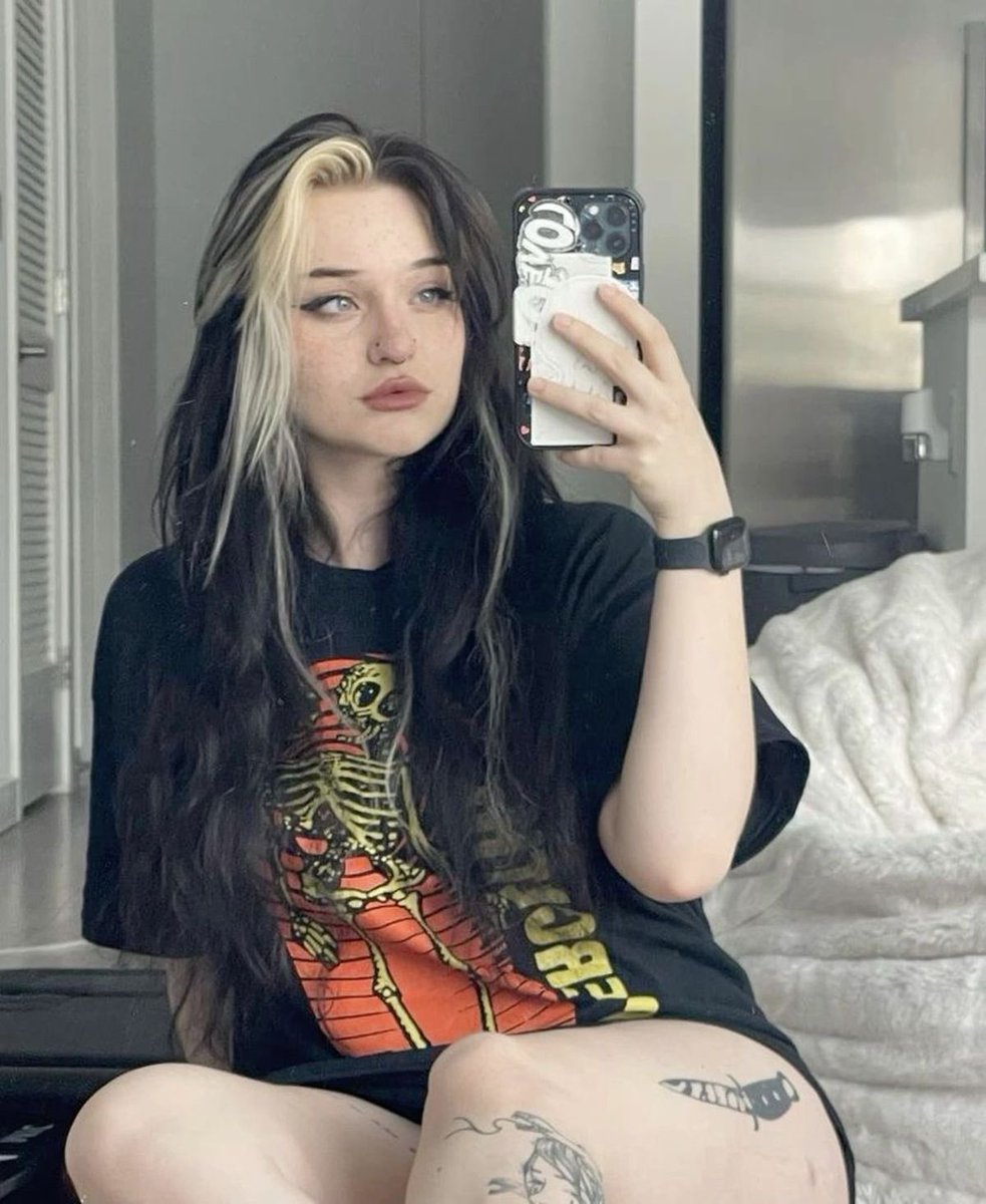 Slutbugzz's tweet photo. Niki <3 https://t.co/foYrs5UphB