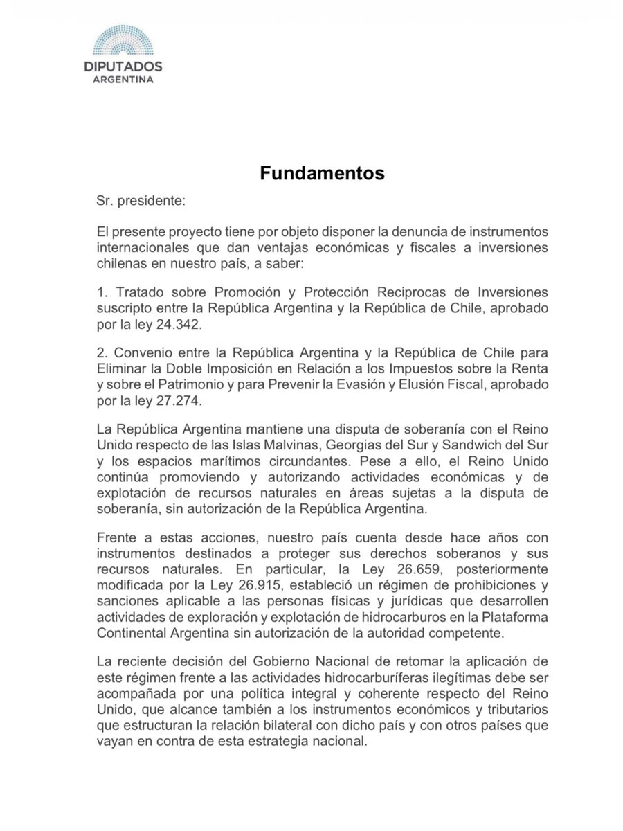 MichelGuilleOK's tweet photo. Malvinas es una causa nacional. La defensa de su territorio y sus recursos naturales es una prioridad.
El retorno de la ruta comercial Punta Arenas-Malvinas, con la primera navegación del buque Danstar, de bandera chilena y propiedad de la naviera Easter Island Naviera, prevista para noviembre para abastecer a los habitantes de las Islas y restablecer un servicio comercial regular con Puerto Argentino, es una muestra concreta de la falta de solidaridad de Chile con la causa Malvinas.
Si Chile decide hacer negocios de manera ilegal en Malvinas, no puede tener de parte de la Argentina beneficios económicos y fiscales por sus inversiones en nuestro país. El planteo es razonable, no se busca romper el diálogo ni las relaciones diplomáticas. Pero tampoco nuestro país puede mantener ventajas económicas y fiscales a Chile si sigue yendo en contra de la causa Malvinas.
Por ese motivo, proponemos dejar sin efecto los Convenios que dan beneficios económicos y fiscales a las empresas chilenas que invierten en Argentina:
1. Tratado sobre Promoción y Protección Recíprocas de Inversiones suscripto entre la República Argentina y la República de Chile, aprobado por la ley 24.342.
2. Convenio entre la República Argentina y la República de Chile para Eliminar la Doble Imposición en Relación a los Impuestos sobre la Renta y sobre el Patrimonio y para Prevenir la Evasión y Elusión Fiscal, aprobado por la ley 27.274.