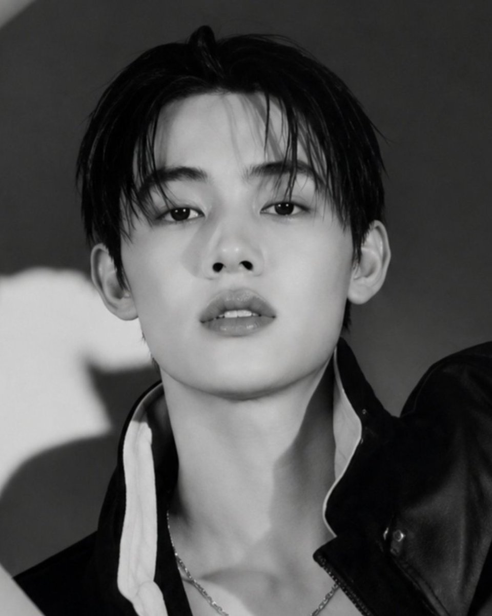 seanvrs's tweet photo. it's official seonghyeon owned this pose https://t.co/8ZFg6gcQJv