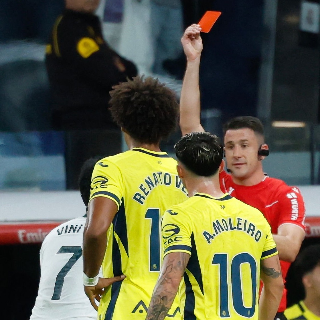 MadridXtra's tweet photo. 🚨 Real Madrid: 8 fouls, 6 yellow cards, 1 red card

Villarreal: 13 fouls, 2 yellow cards https://t.co/cYqDHQAMEr