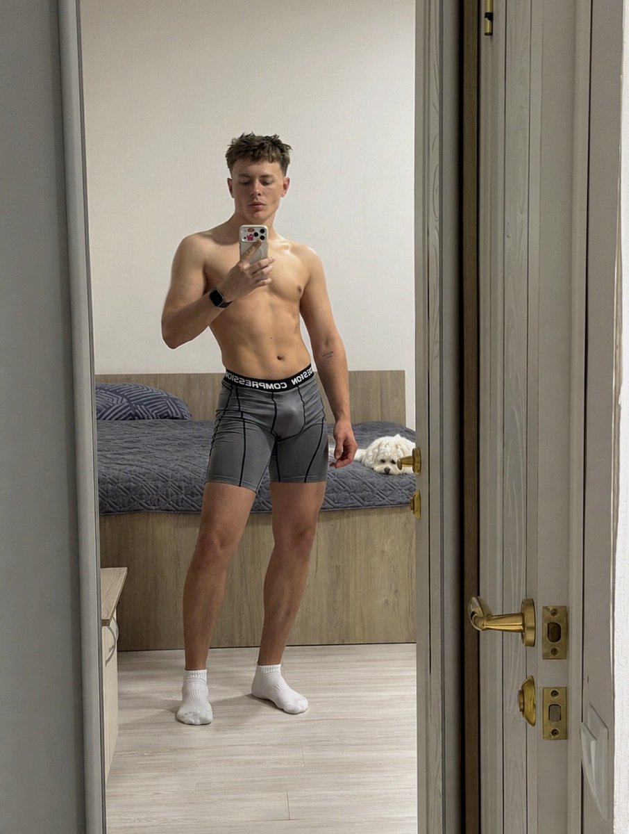 RuslanUkrlan's tweet photo. Had to work up a little sweat… but for now, just from working out 😏😈 https://t.co/GsW1up42l7