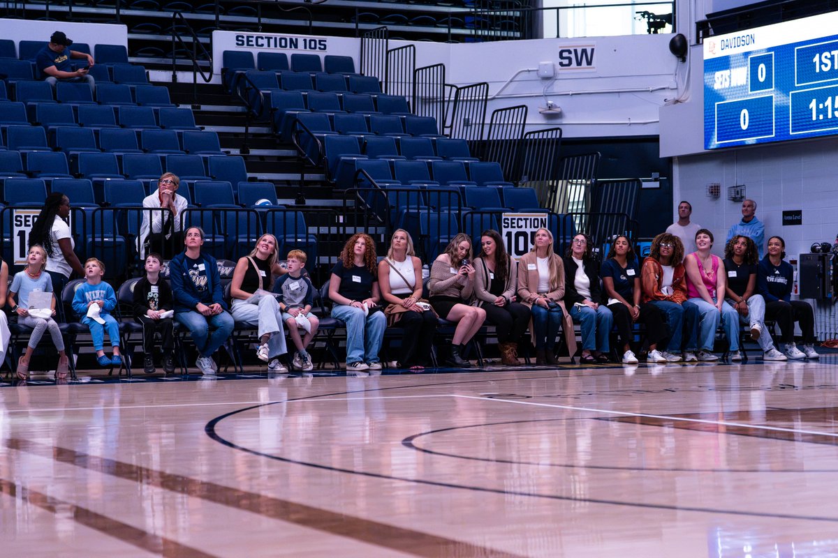 GW_Volleyball's tweet photo. Thank you to all our amazing alumni who came out to support! 💙

#RaiseHigh https://t.co/SUtlUupaLZ