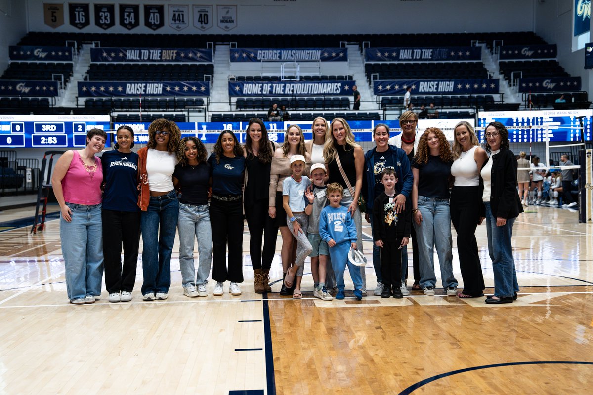 GW_Volleyball's tweet photo. Thank you to all our amazing alumni who came out to support! 💙

#RaiseHigh https://t.co/SUtlUupaLZ