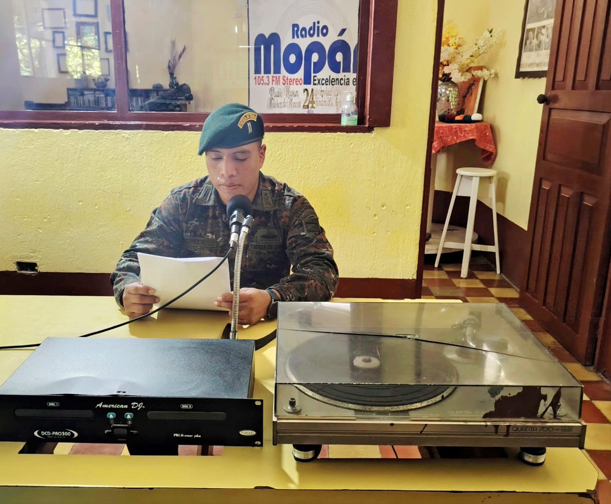 RelCiv's tweet photo. Desarrolló programa radial "La Voz del Guerrero Milenario" en Radio Mopán 105.3 FM, ubicada Barrio el Centro, Melchor de Mencos, Petén, con el tema: “Día de la Hispanidad”. https://t.co/1woQWHEHy4