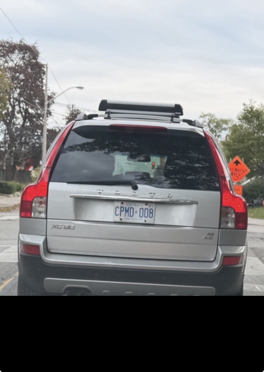 Rodgizmo33's tweet photo. This maniac in a Volvo harassed us by constant horn honking, cut us off at a stop sign and blocked us at an intersection through 2 light changes. He is dangerous.
#Toronto #TPS  #TorontoPolice https://t.co/Jsj2NEoOYO