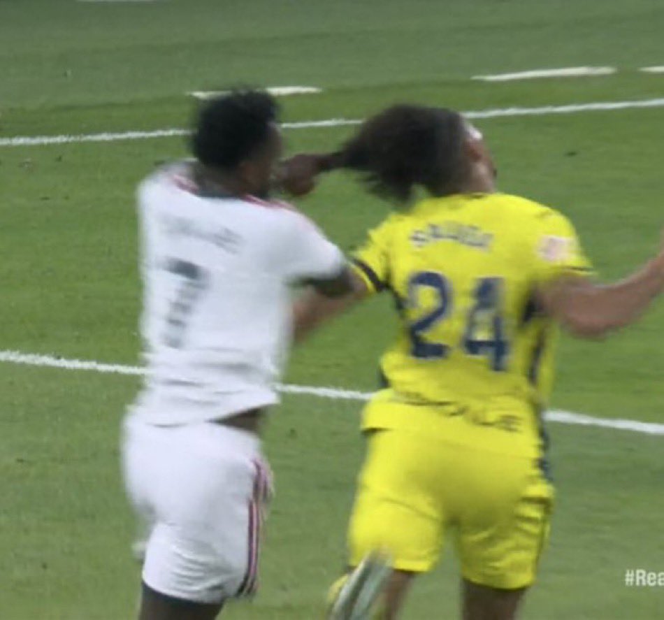 minuto91_tv's tweet photo. No entiendo por qué han expulsado a Vinicius, sólo quería comprobar si el pelo de Saliba era suyo o una peluca https://t.co/A00us37PrW