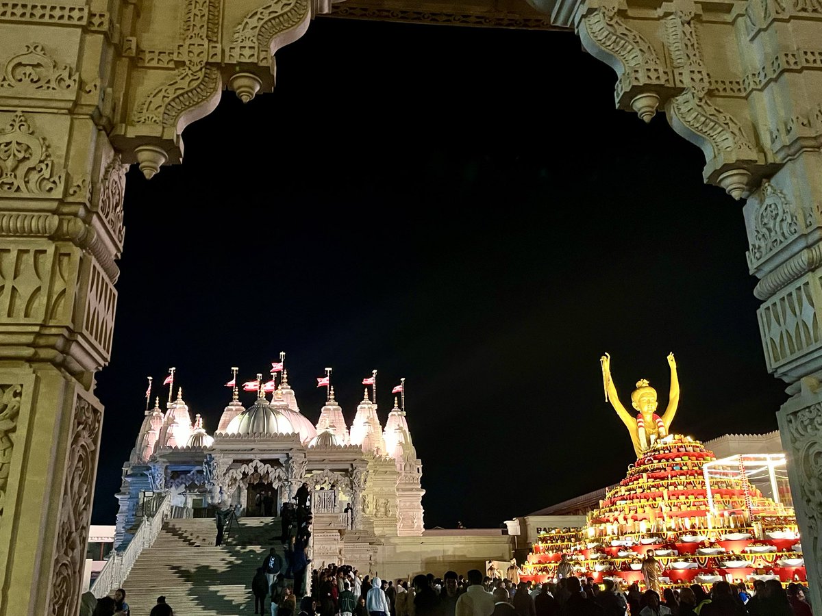 mandirclicks's tweet photo. BAPS Swaminarayan Mandir London https://t.co/jTFeTTOSbZ