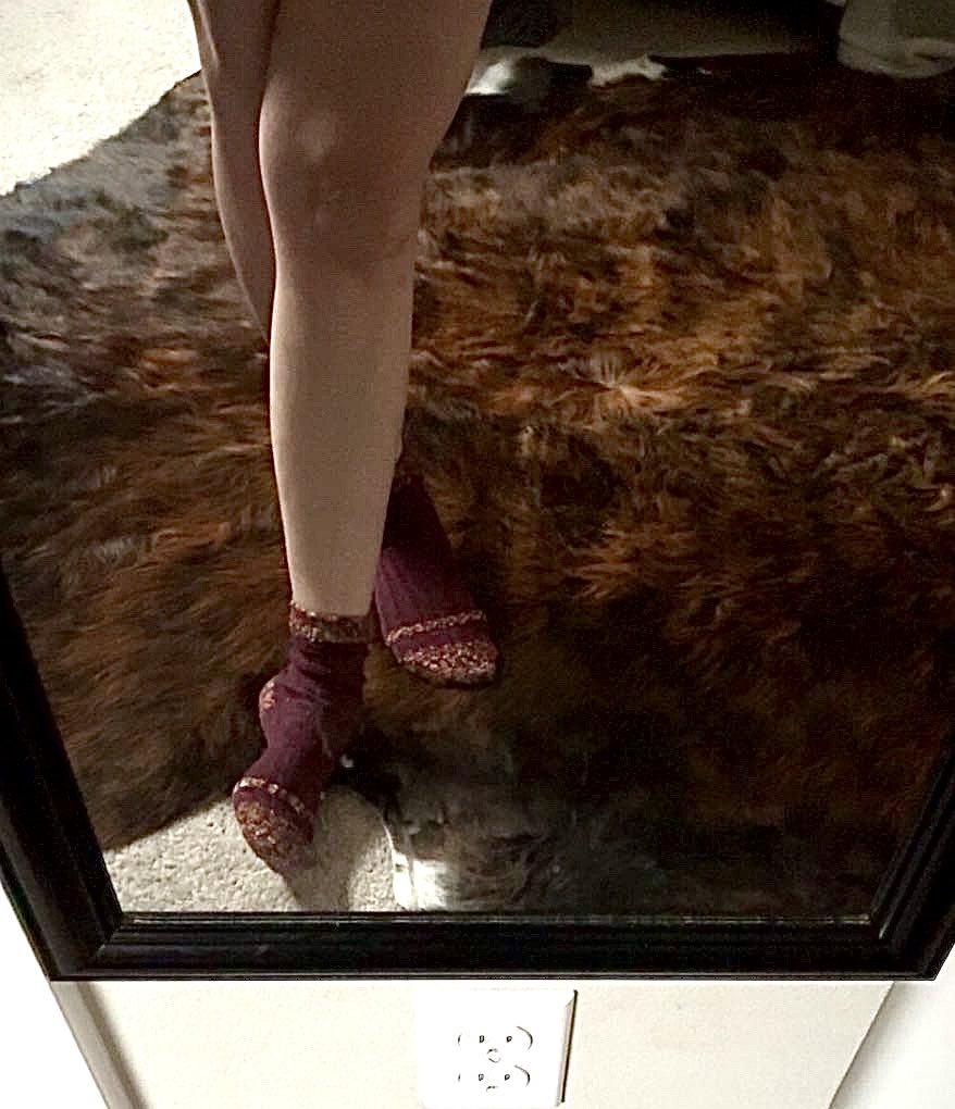ThirteenSoles's tweet photo. Spending time in some cozy socks on a rainy day. 

What do you do to stay busy on a rainy day? 

#feetfinder #socks #MILF #footfetısh #footmommy #funwithfeet #fwf https://t.co/otze1ZWpAv