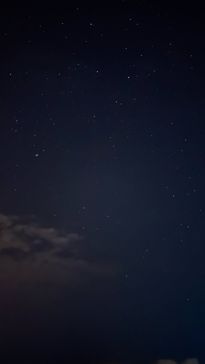 SnkerBin's tweet photo. " أؤمن أن إطالة النظر إلى السماء، ستنتهي بالمرء مع أجنحة ."
#stars#night https://t.co/f922PZ41XH