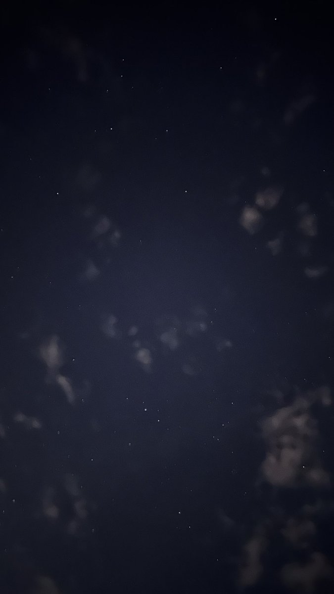 SnkerBin's tweet photo. " أؤمن أن إطالة النظر إلى السماء، ستنتهي بالمرء مع أجنحة ."
#stars#night https://t.co/f922PZ41XH