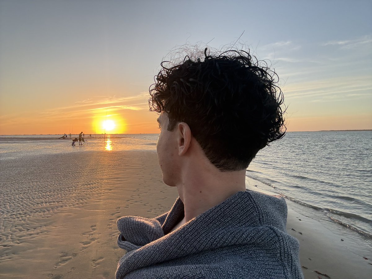 fabiocbastian's tweet photo. En La Playa de Sanlucar de Barrameda #España #Jerez https://t.co/Ut4YbjbSfk