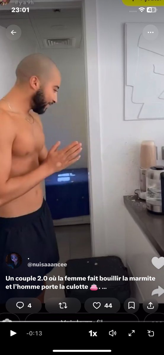 nuisaaancee's tweet photo. @CoucouCmoi7575 @lachieusedu63 Ça a l’air d’être minuscule rien à voir avec sa chambre à elle et KS, pour ça qu’elle l’a jms montré https://t.co/dAumuzeZOI