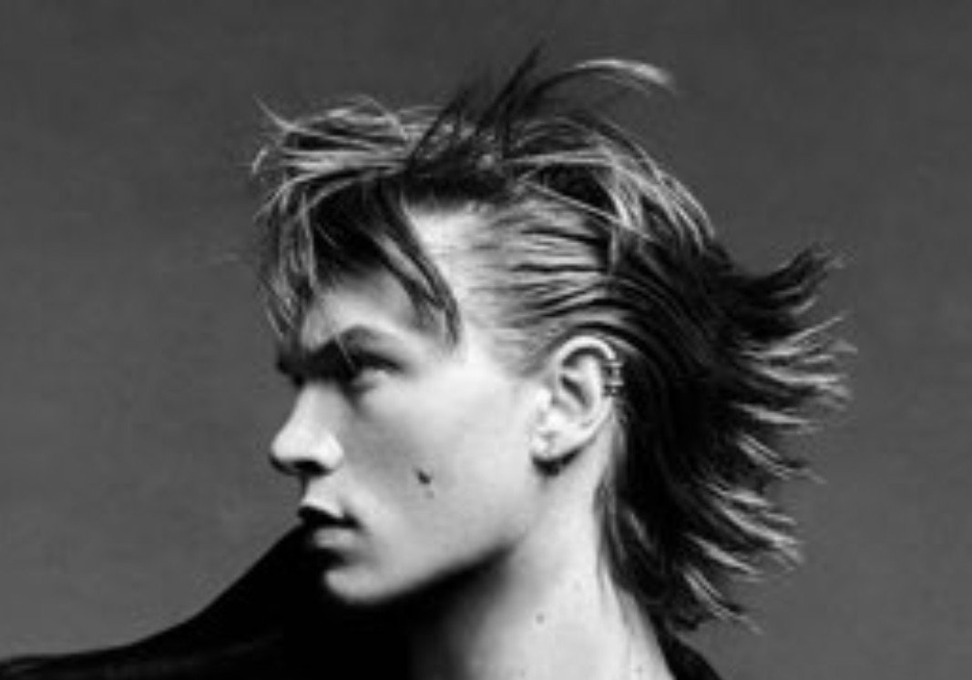 cnnrcore's tweet photo. When your hair is post-gender https://t.co/XRZ3wQl7gT