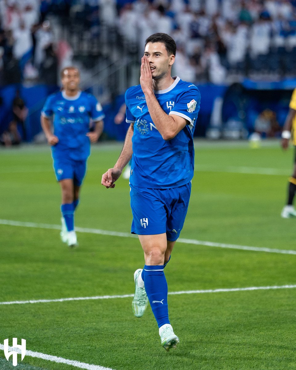 N_Astepe7's tweet photo. و��لله يوم كروي سعييييد جدًا، الل��م لك الحمد 
الله يديم افراح جمهور برشلونة وجمهور الهلال 💙❤️💙❤️.
#BarçaGetafe #الهلال_الإتحاد https://t.co/DcHjmXpXTN