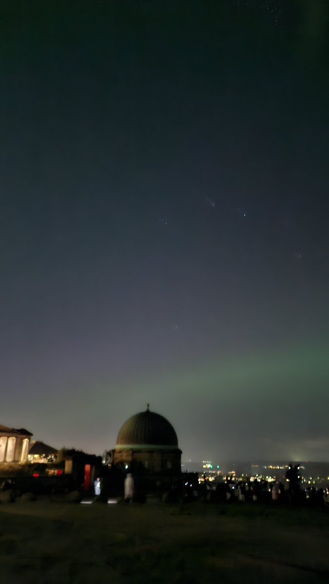 bsahsawth's tweet photo. Aurora di Edinburgh (jujur gue ga nyangka bakal mengalami ini seumur hidup gue 😭😭) https://t.co/dJLqH6LGuH