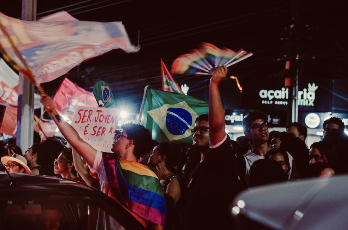 happyiestboy's tweet photo. votar em LULA é votar pelo direito da minha existência e de amar quem eu quiser! dia 25 é 13 nas urnas! 
⭐️❤️✊🏽 https://t.co/ycV7TauJgO