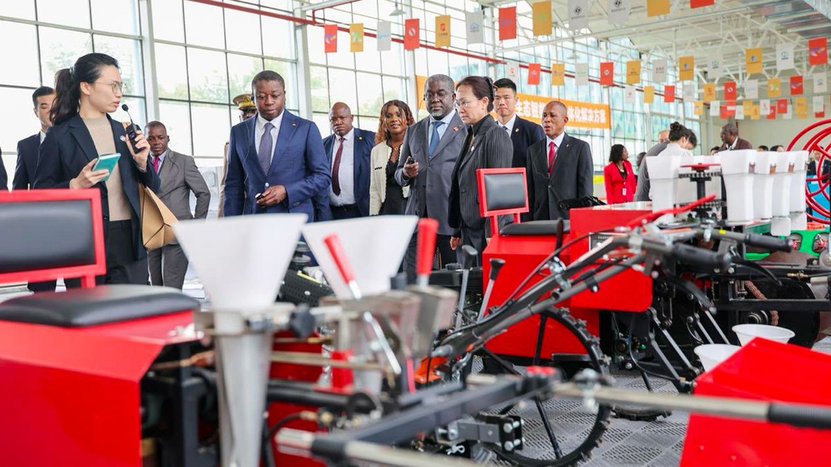 republicoftogo's tweet photo. Pour la première étape de sa visite officielle en #Chine, le président du Conseil, #FaureGnassingbé, s'est rendu dans un parc de démonstration d'#agriculture intelligente, à #Yangling, dans le district de la ville de #Xianyang, province du #Shaanxi, à 80km de #Xi’an #Togo 
https://t.co/wqsa8R1akm