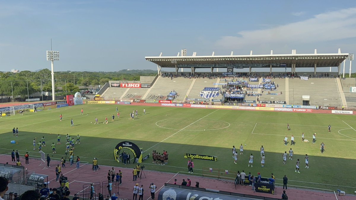 Jrnochi's tweet photo. ¡HOY DESDE EL CHRISTIAN BENÍTEZ! 🏟️ 

@GuayaquilCityFC 🆚 @CSEmelec 
📻 @sucrenoticiasec @sucredeportesec https://t.co/WfoNpx3EzZ