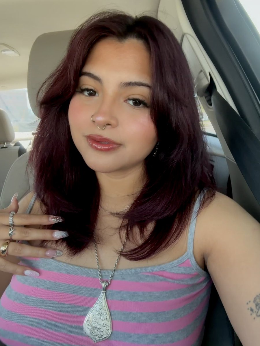 amish_fairy's tweet photo. went back to my natural hair color :3 yeyyy #burgundy https://t.co/IiyxKuTcZ2