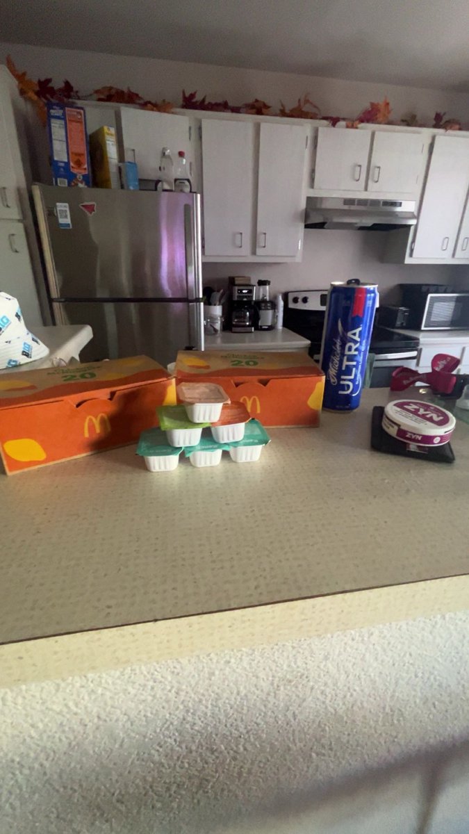 DontaviousFid's tweet photo. breakfast of a fucking champion 
#collegegameday https://t.co/XTpU1jV3Oe