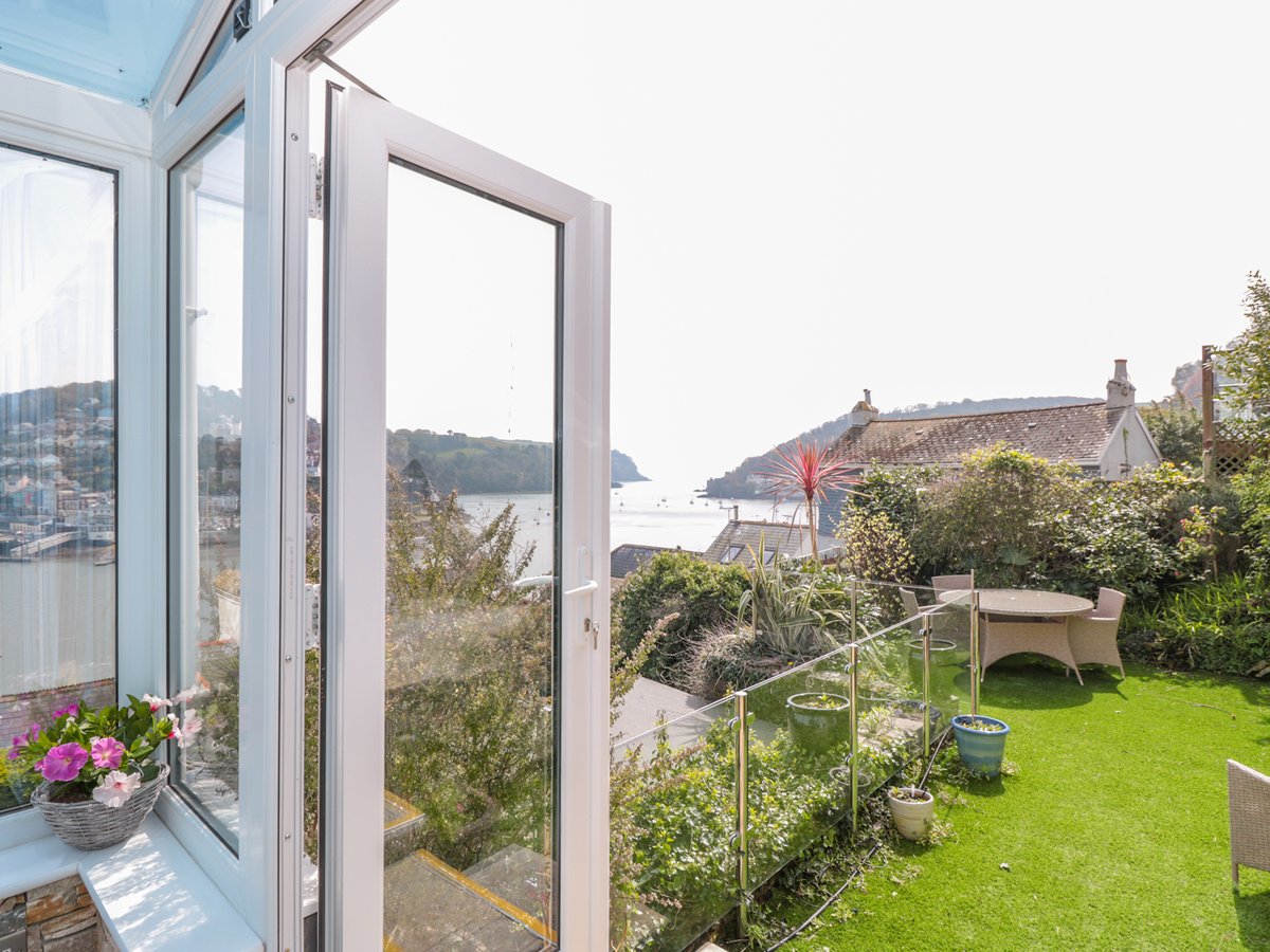 scateringcouk's tweet photo. Main house: Three bedrooms: 1 x ground floor king-size, 1 x ground floor double and 1 x first-floor king-size with balcony and en-suite shower room...
🐾 Dog friendly
📍 Dartmouth, Devon
https://t.co/q83NA5pYU4
#Dartmouth #Devon #DogFriendly #HolidayCottage #SelfCatering https://t.co/M9eri9Wbt0