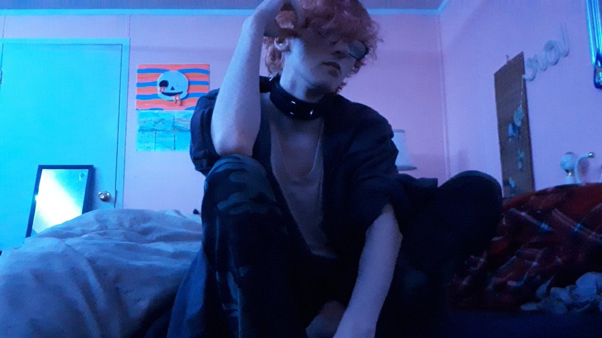 LuvlyPuppi's tweet photo. Emo puppy 💜 https://t.co/BGkooookek