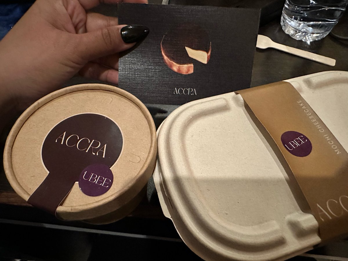 PlumpyBootyGirl's tweet photo. Ini manisnya pas. Tapi selesai makan 2 dessert ini jadi males mkan berat 😂 https://t.co/803VmAnDMd