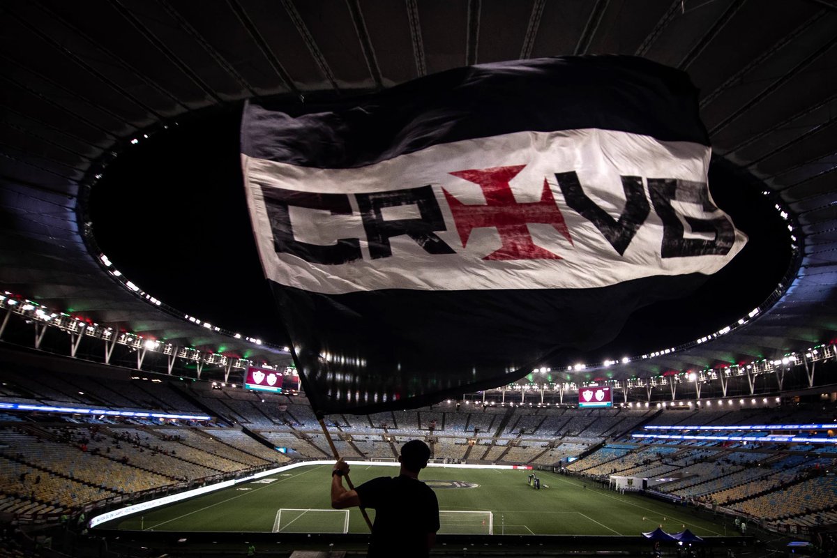 Oledobrasil's tweet photo. O pior de tudo nessa disputa sobre o Vasco querer jogar no Maracanã é que a torcida vascaína é DISPARADA a melhor do Rio.

Ou seja, a torcida vascaína, que é a que mais merecia estar toda semana fazendo festa no Maraca, é a única que está sendo proibida.

📸 Dikran Sahagian/CRVG https://t.co/1QdNDRI6EC