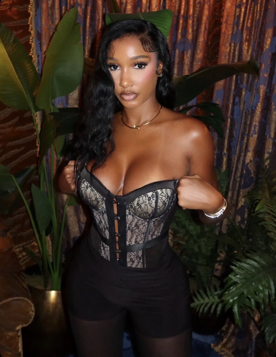 berniceburgos92's tweet photo. Nothing too much just enough 🤎 https://t.co/uejt2G4GPS