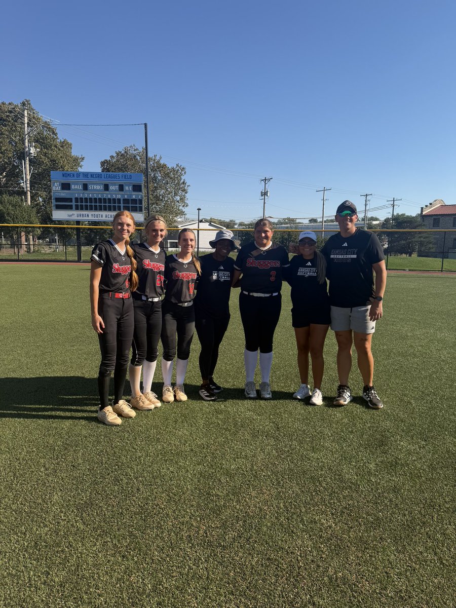 reesenarron2028's tweet photo. Also had a great camp at @kcroossb today!! Got to see some of my Sluggers girls also!! @ChloeEv2028 @AvaShowman2027 @carlyhough2029 @KStokes10 @Josie_Tofpi @CodyJBarham @AndyPaalhar @KMOSoftball @LadySluggersOrg @SluggersKC https://t.co/C46tpEHcof