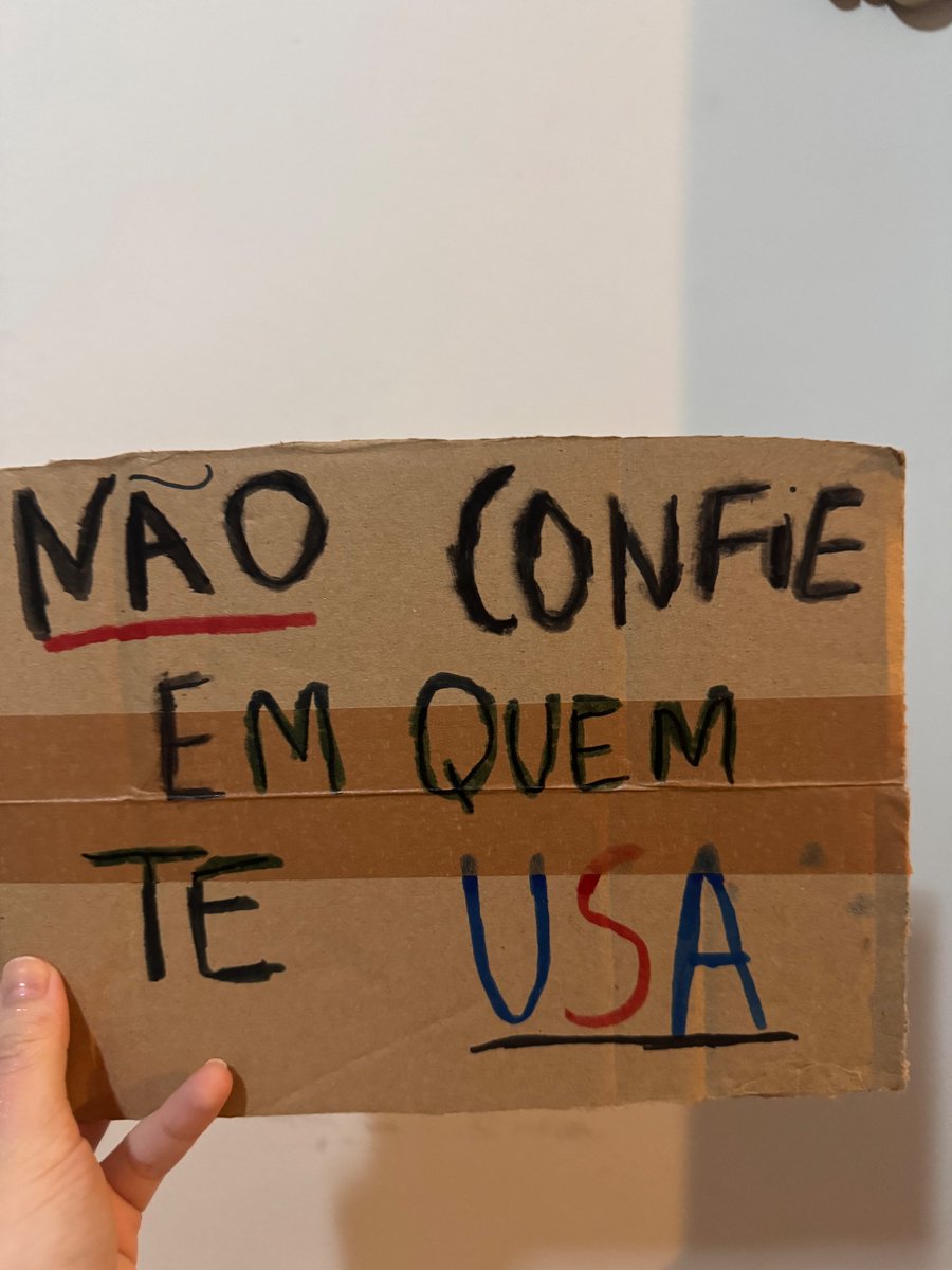 lucilaandreani's tweet photo. eu y quem amanhã no cesamar? 
minha prima postou esse cartaz na manifestação da uepg e eu resolvi copiar (mesmo q pequeno e feio) https://t.co/WEwtDQ3Y4W